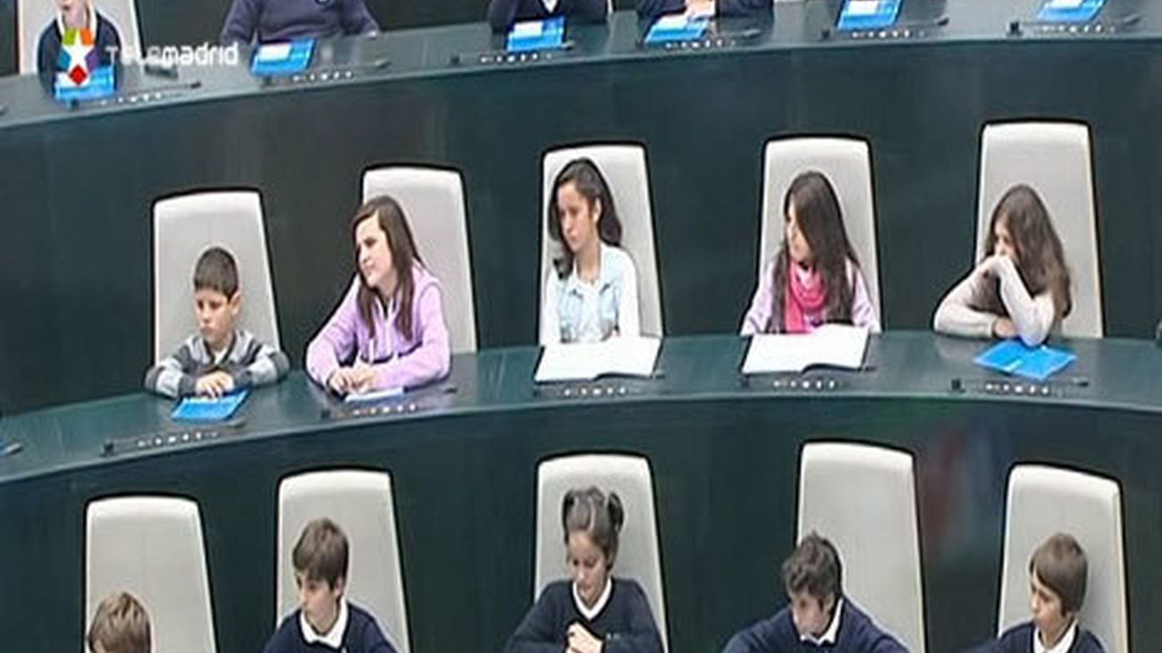 Escolares de Cuarto de primaria y Primero de la ESO poblaban las bancadas del pleno del ayuntamiento de Madrid