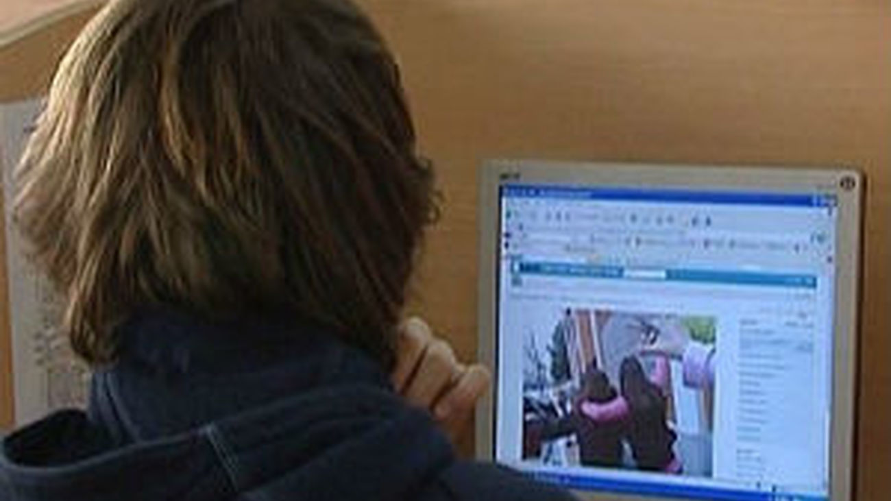 Escolares madrileños participan en un programa sobre el uso seguro de Internet