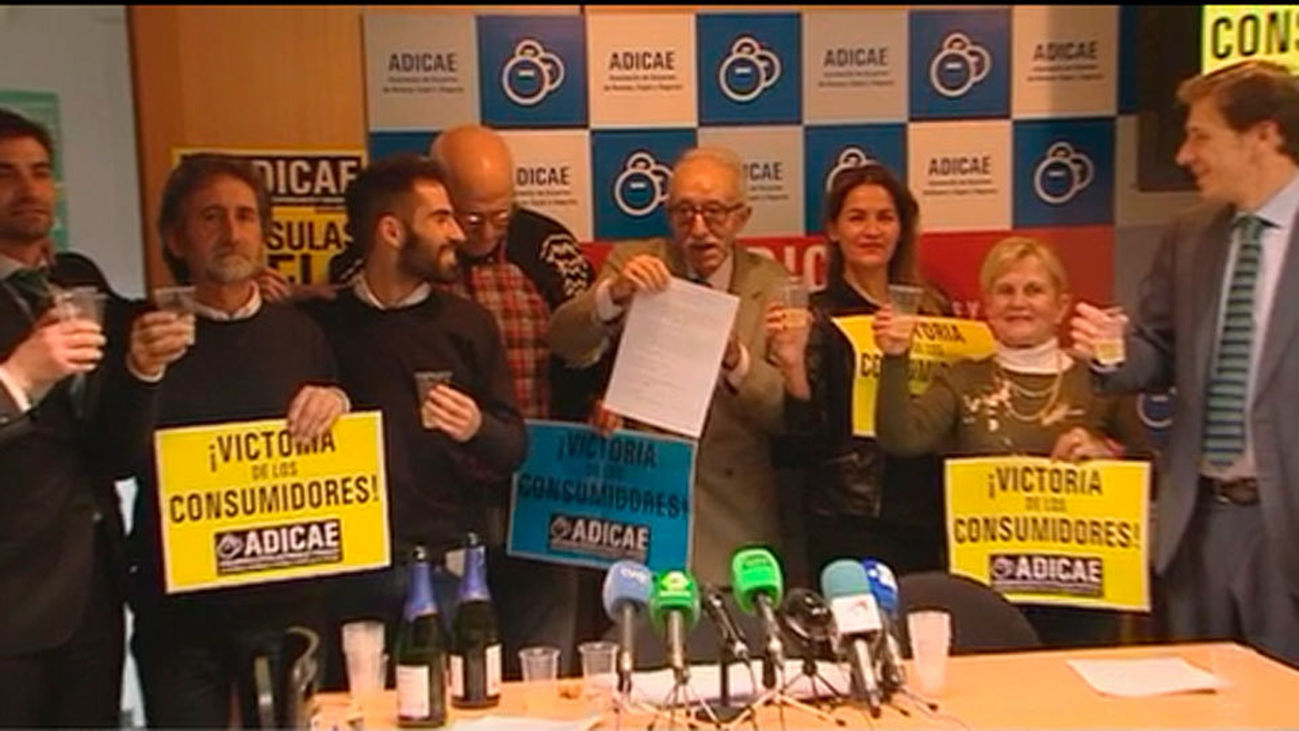 Facua acusa al Gobierno de negociar en secreto con banca las cláusulas suelo