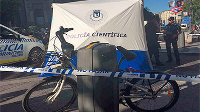 Fallece un ciclista de 58 años atropellado por un camión en pleno Madrid