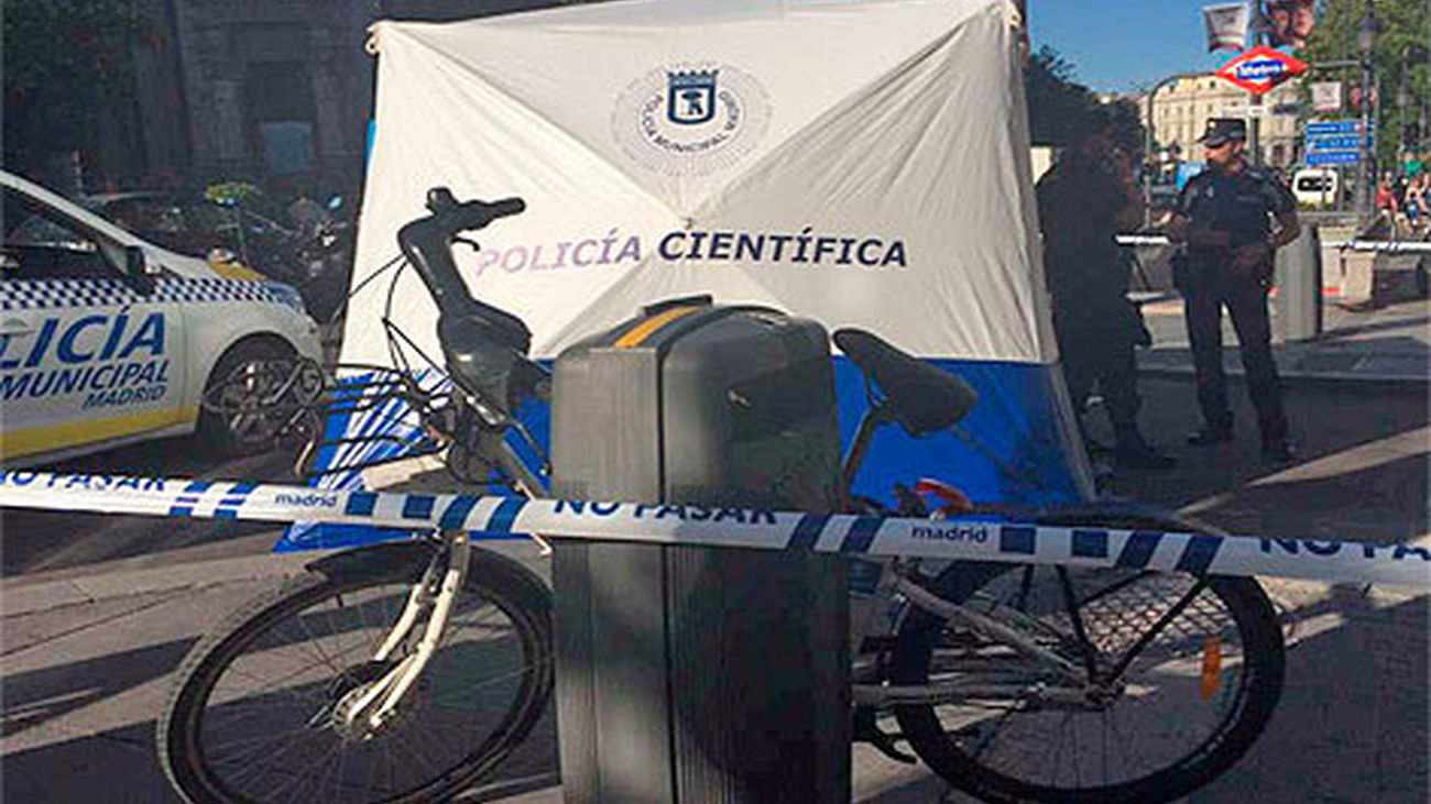 Fallece un ciclista de 58 años atropellado por un camión en pleno Madrid