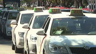 Garrido pedirá a los taxistas desconvocar la huelga y les ofrece una nueva regulación