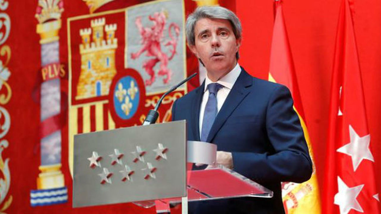 Garrido jura el cargo de presidente: "Trabajaré por Madrid con generosidad, con coraje y con franqueza"