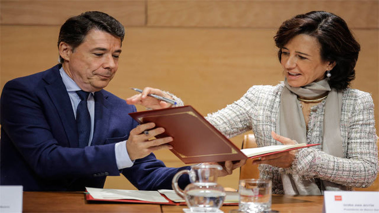 González y Ana Patricia Botín firman un acuerdo para financiar las pymes madrileñas