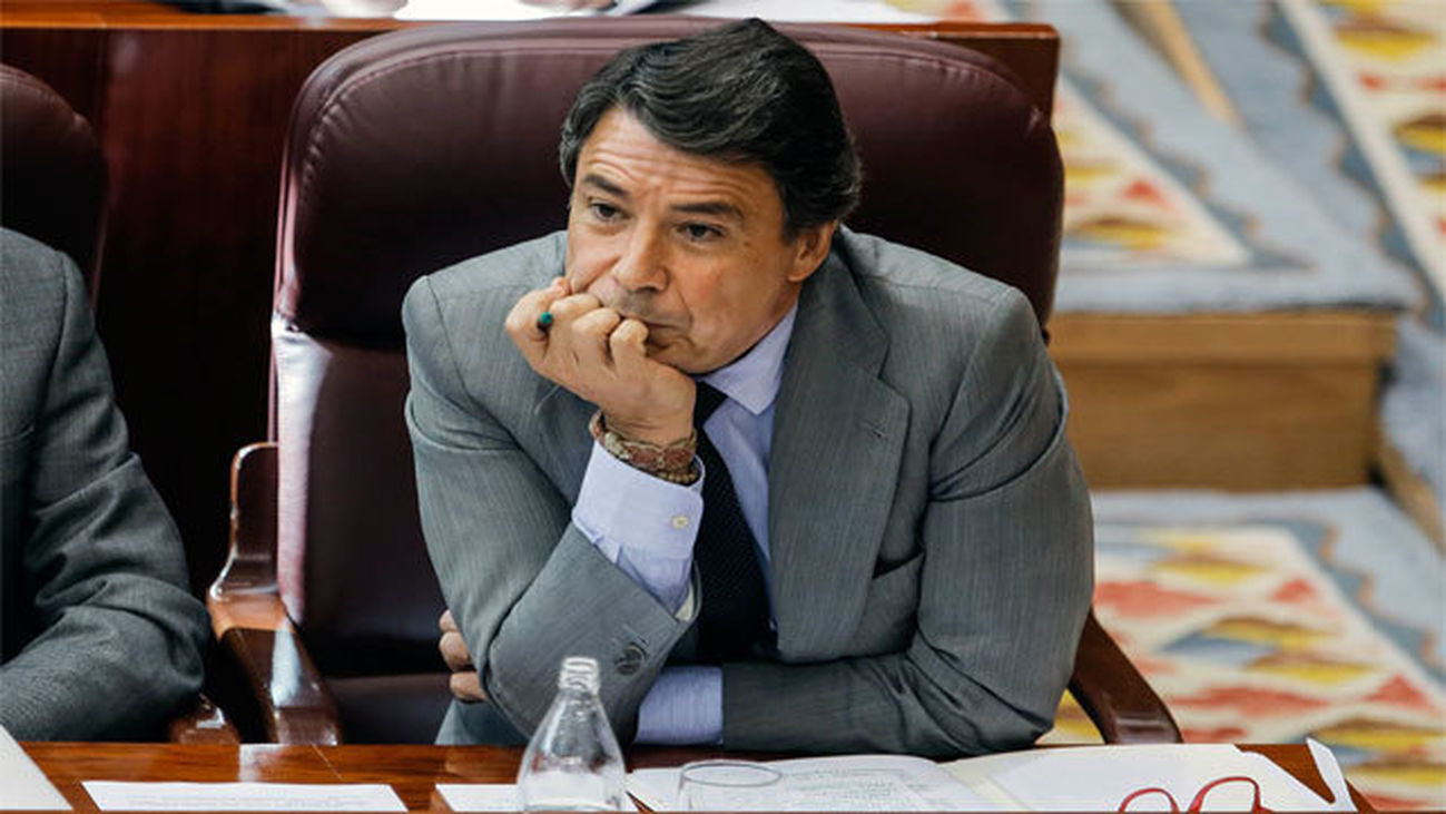 González defiende en la Asamblea la rebaja fiscal y la oposición dice que "tiene trampa"