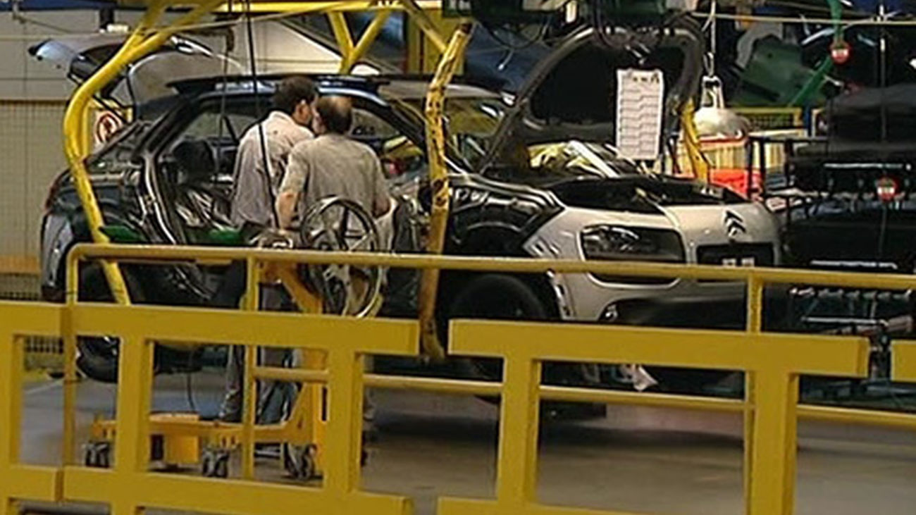 González visita la planta Peugeot de Villaverde