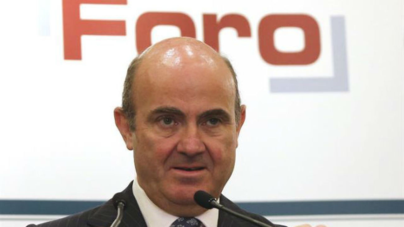 De Guindos destaca que España crece al 3,5% hasta junio