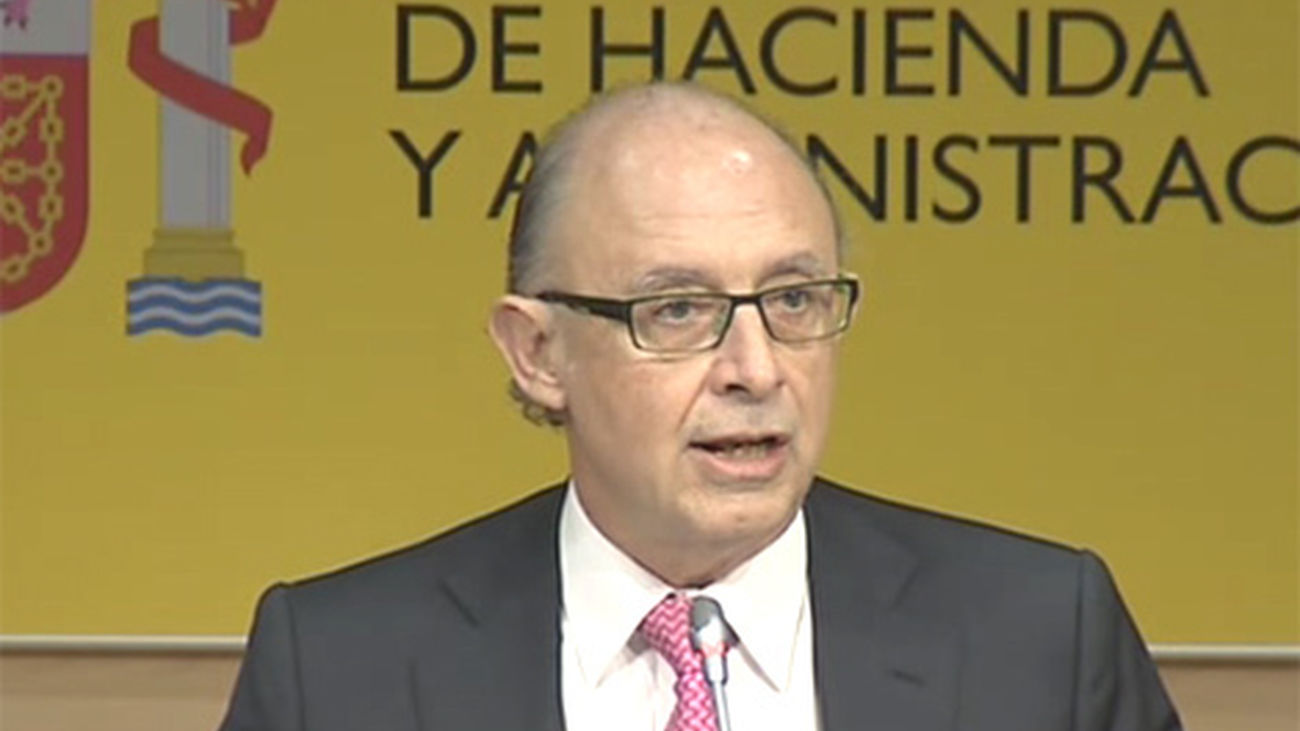 Hacienda no entra en las bajadas de impuestos de Madrid si cumple su déficit