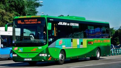 Autobuses de Galapagar portarán vinilos con fragmentos literarios de escritores de la localidad