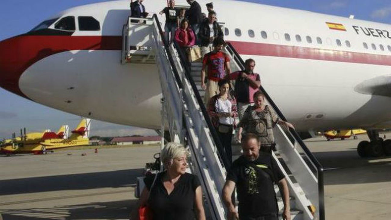 Llegan a Madrid los primeros españoles repatriados desde Nepal