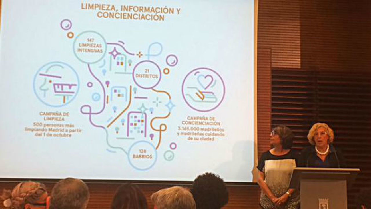 Manuela Carmena anuncia la incorporación de 500 nuevos barrenderos para Madrid