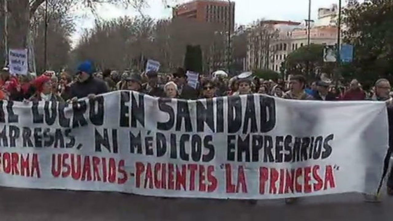 Una vez más la Marea Blanca sale a las calles de la capital para reivindicar una sanidad pública para todos