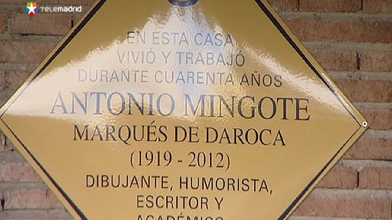 Mingote, en la memoria de Madrid. Botella coloca una placa en recuerdo del humorista en el que fuera su domicilio