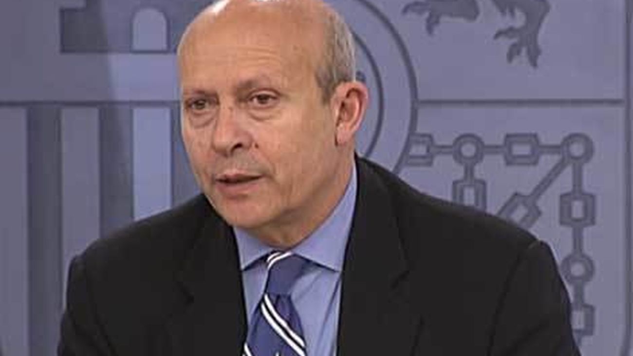 El Ministerio ve como requisito indispensable tener Magisterio para ser maestro