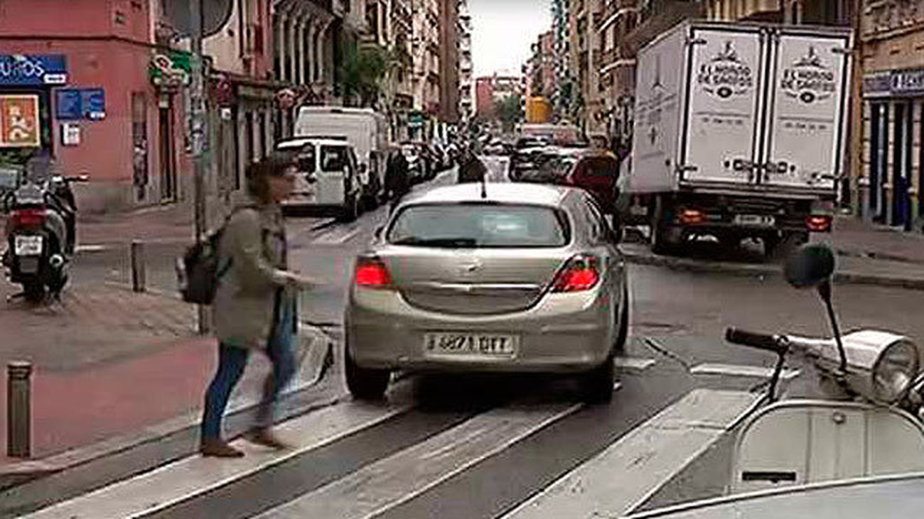 Un vecino de Móstoles recibe una paliza por llamar la atención a dos jóvenes que se saltaron un semáforo