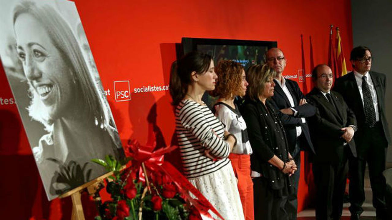 Multitudinario adiós a Chacón, que este martes será incinerada en Madrid