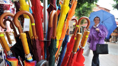 Nuboso con algunas lluvias