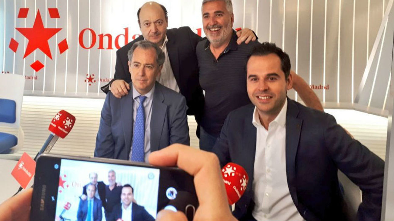 Ossorio y Aguado debaten sobre la gratuidad de libros y el congreso del PP