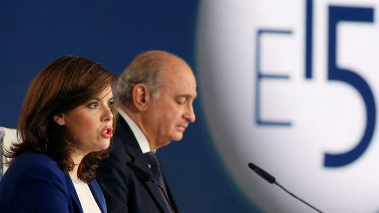 El PP (123) gana las elecciones pero muy lejos de alcanzar la mayoría absoluta. PSOE (90), Podemos (69), C's (40)