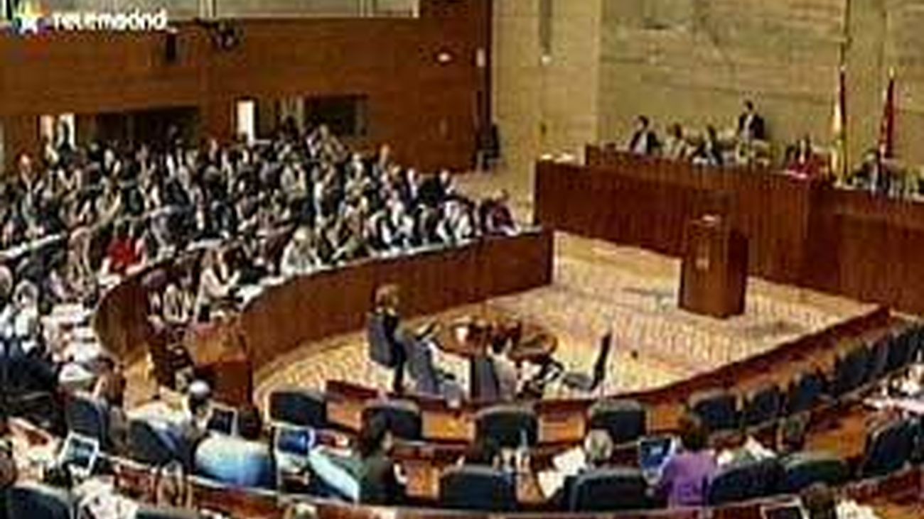 PSM e IU se preguntan si la mejor medida anticrisis del PP es quitar los coches oficiales.