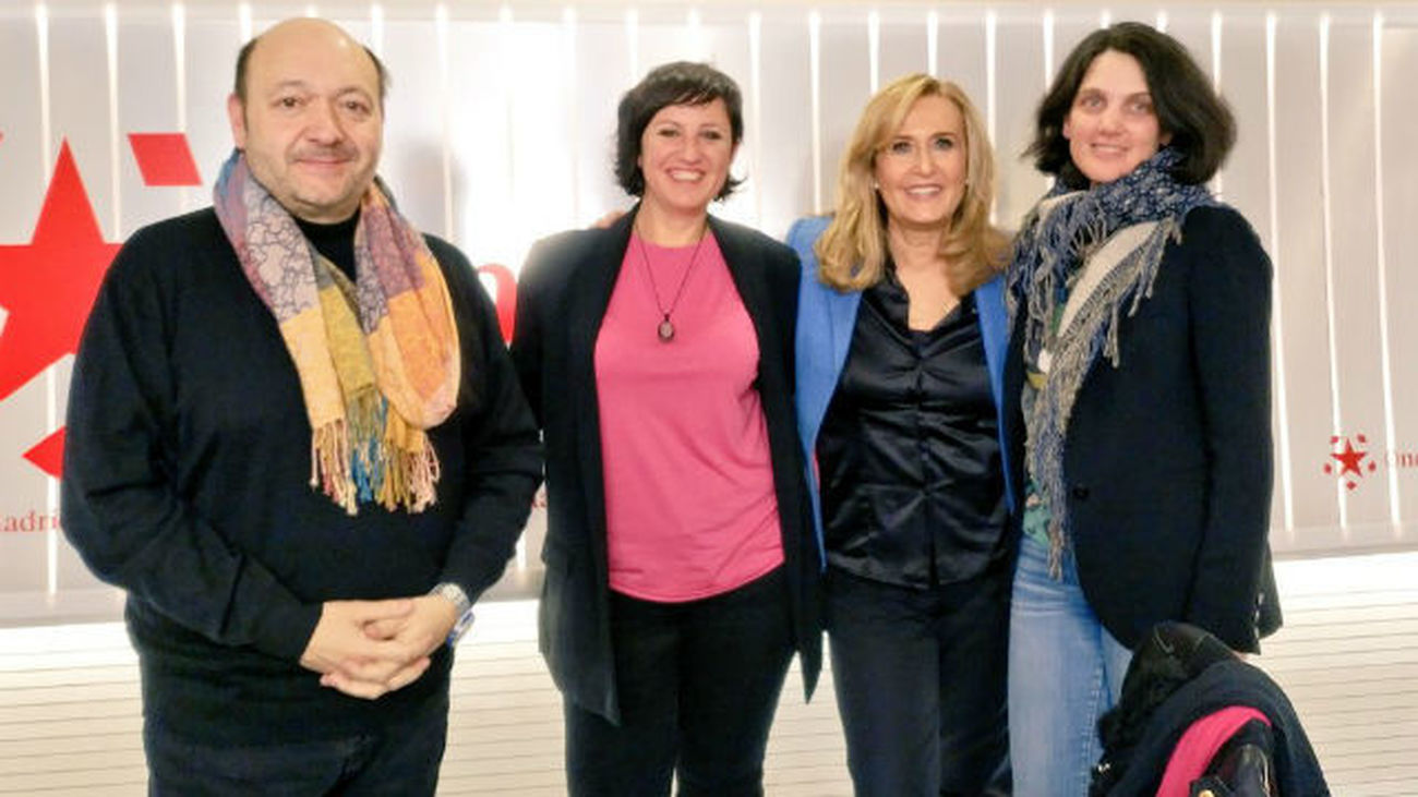 Pilar Sánchez Acera y Elena Sevillano debaten sobre el máster de Cifuentes