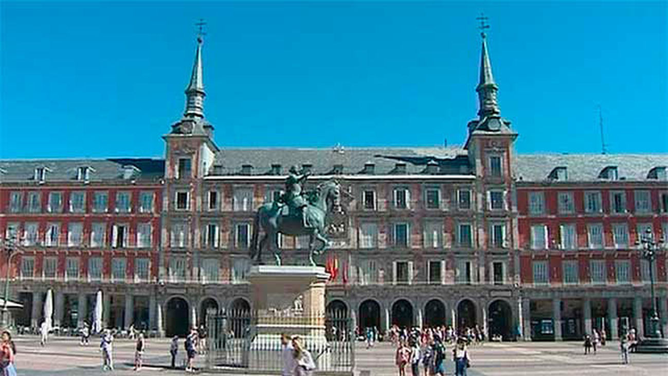 La Plaza Mayor deja ver ya algunos de los preparativos que van a estar presentes en su cuarto centenario