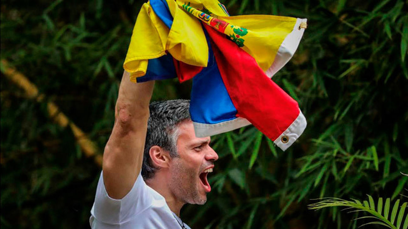 Los grupos políticos salvo Podemos se manifiestan a favor de la liberación total de Leopoldo López