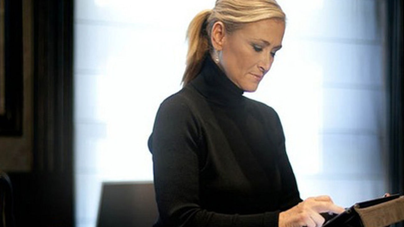 Primer acto oficial de Cristina Cifuentes tras el grave accidente de moto que sufrió