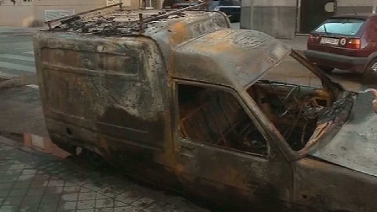 Queman dos furgonetas aparcadas en la calle Buendía de Madrid