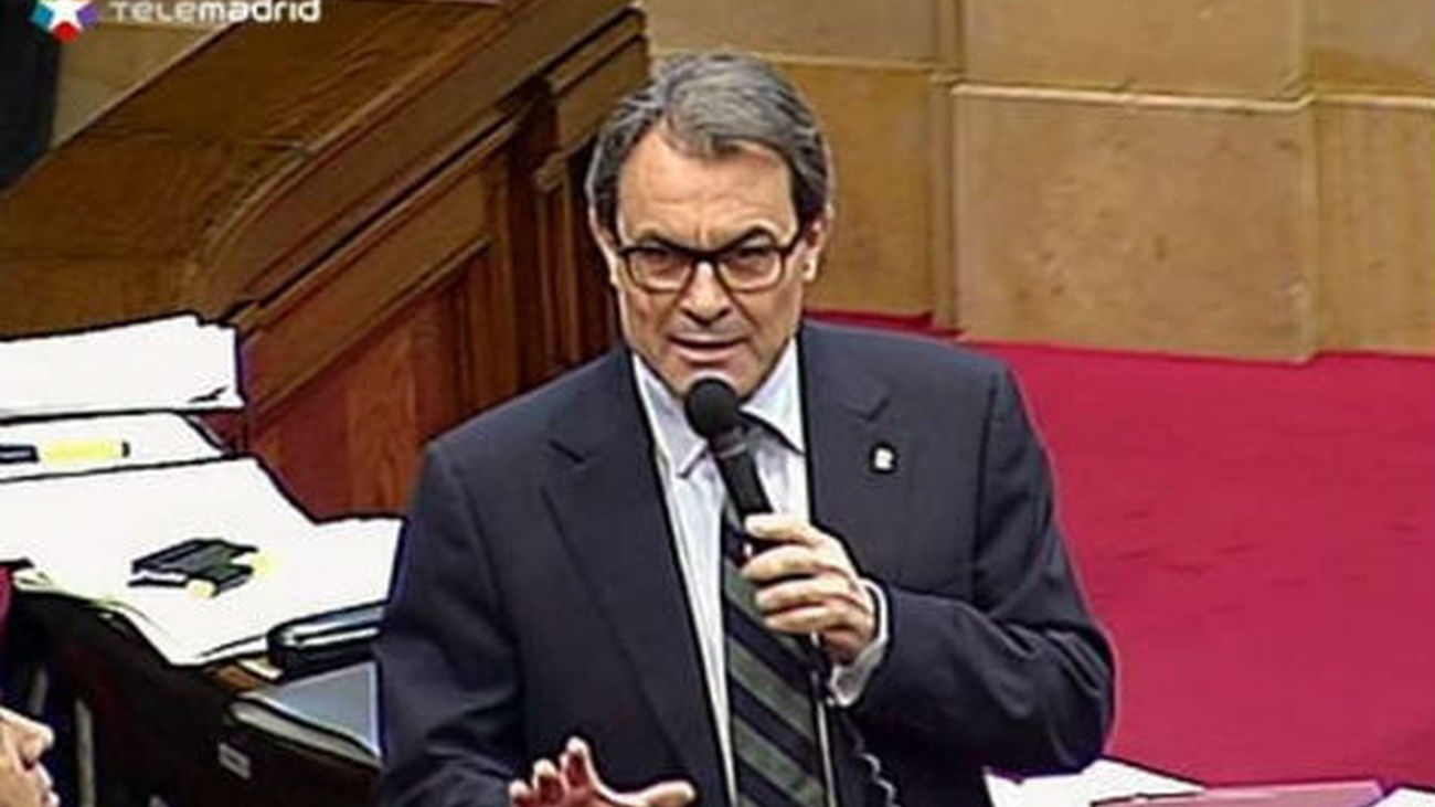 Mas insta a Rajoy a poner "día y hora" a un encuentro para abordar la reforma de la Constitución