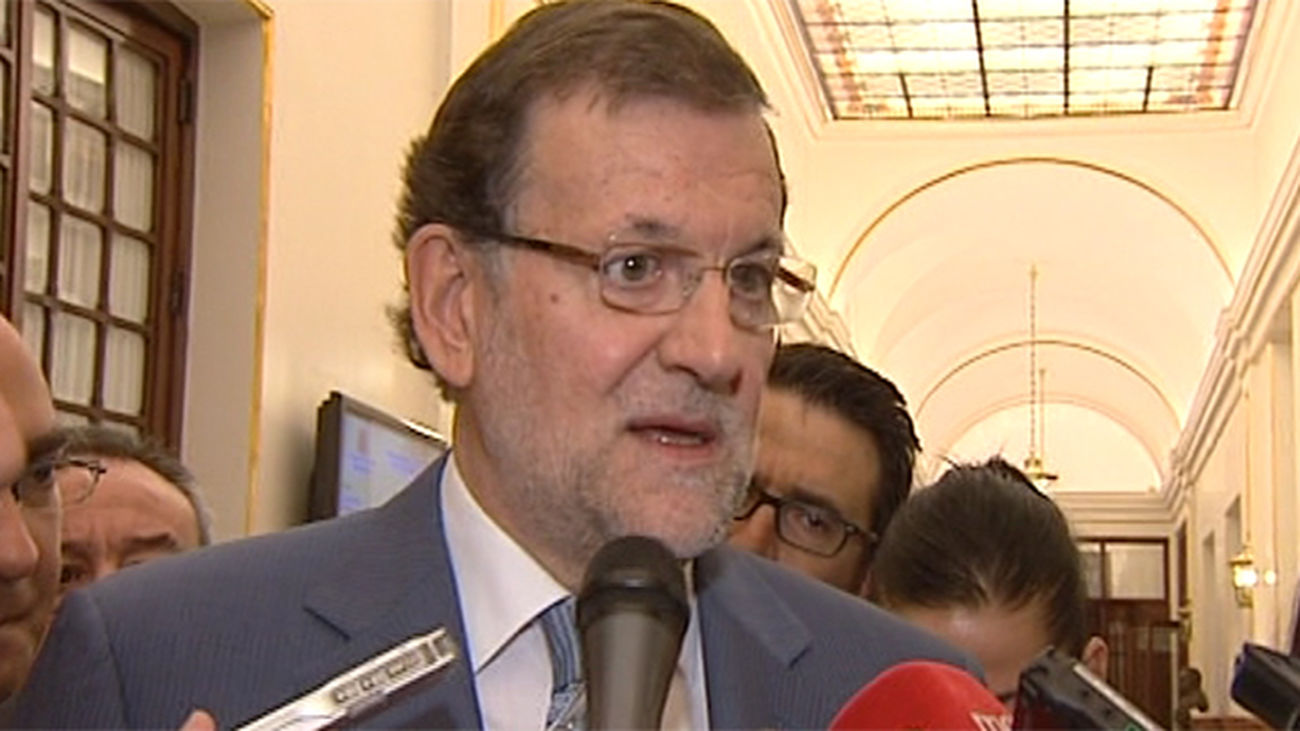 Rajoy asegura que el problema "está encauzado" y el PSOE le hace reproches