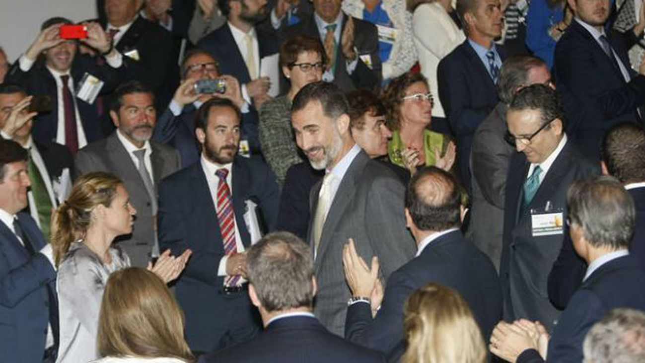 El Rey insta a contar con las empresas familiares contra las "altas tasas" de paro