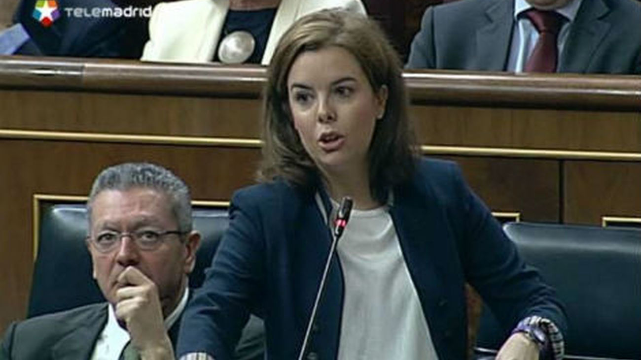 Sáenz de Santamaría contrapone nueva ley seguridad a métodos Rubalcaba en Interior