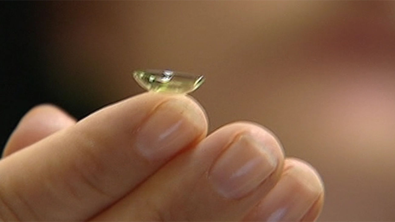 Salen al mercado unas lentillas creadas por españoles contra la degeneración de la retina