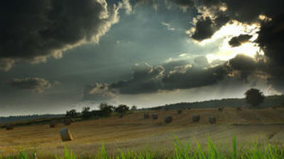 Tormentas. Tiempo enrarecido con tormentas, chubascos y bajada de temperaturas