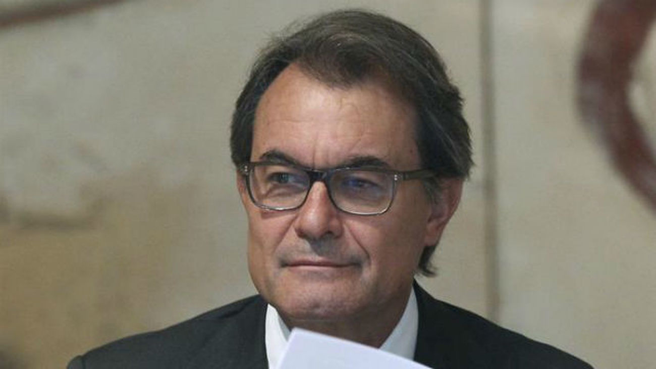 El Tribunal Constitucional suspende el 9N, pero Mas sigue con la consulta