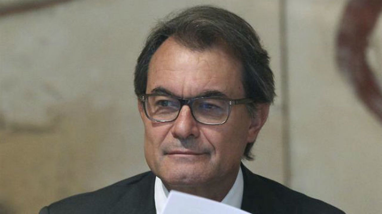 El Tribunal Constitucional suspende el 9N, pero Mas sigue con la consulta