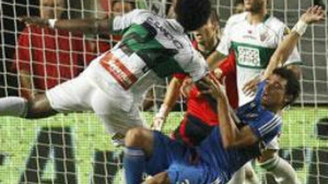 1-2. Triunfo del Real Madrid con polémica