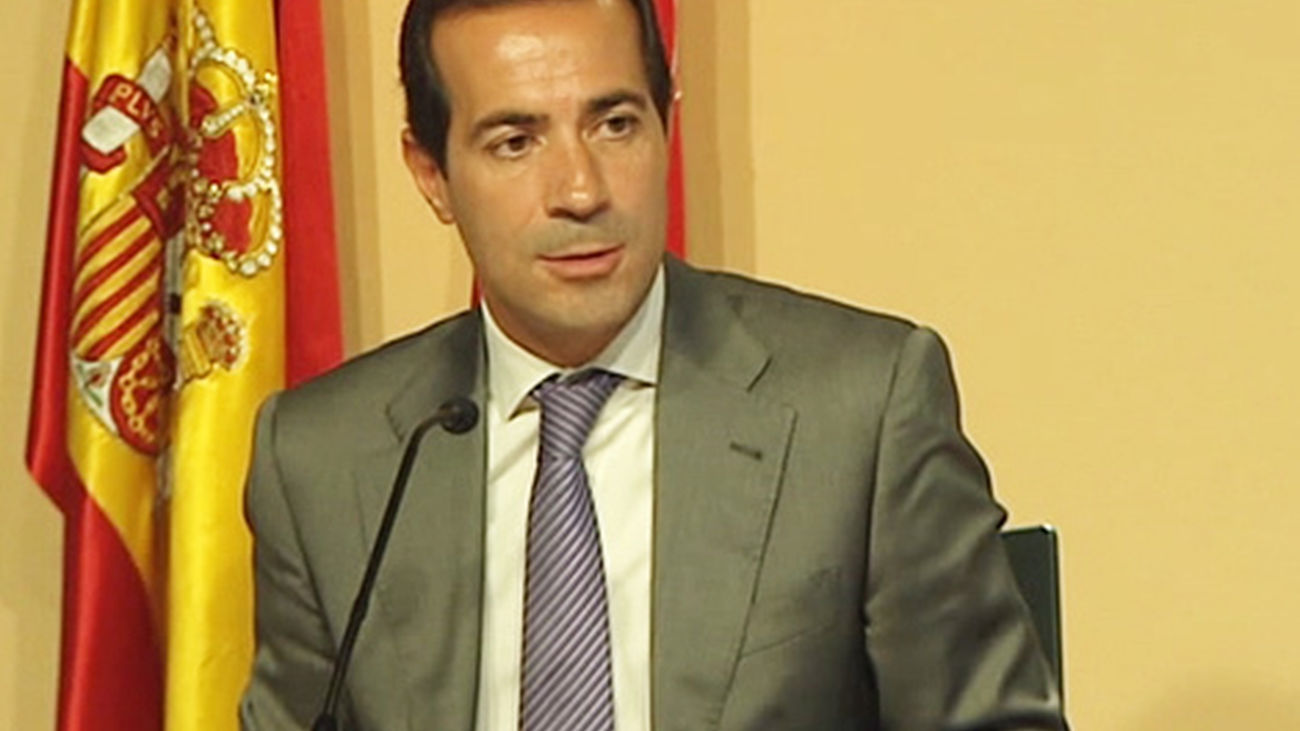 Victoria pide a Montoro que no haga "chistes" sobre el dinero