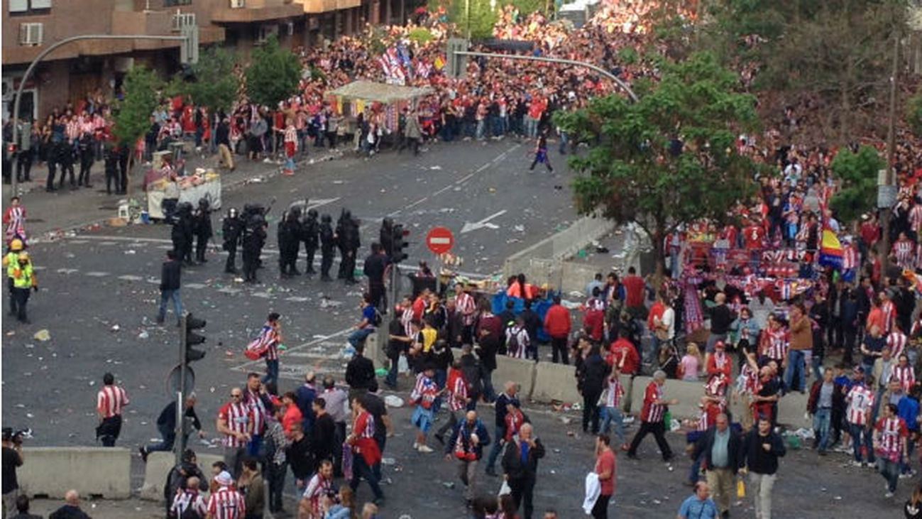 20 aficionados y 5 policías, heridos tras el Atlético-Real Madrid