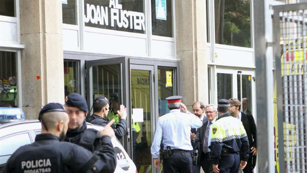 Un alumno mata a un profesor con una ballesta en un instituto en Barcelona