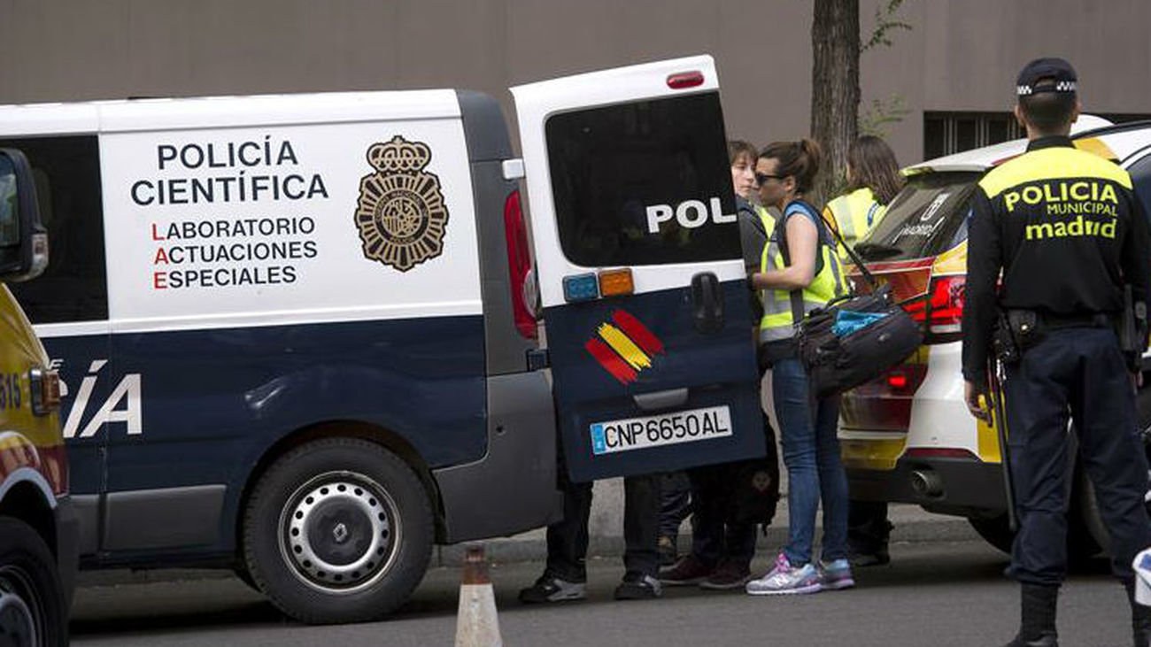 El colegio en el que estudiaban los dos menores fallecidos en al caer un ascensor les recuerda en una misa