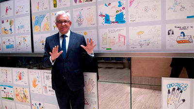 El consejero de Sanidad visita las obras que se están realizando en los hospitales de titularidad pública