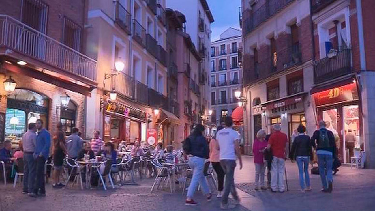 Los bares del distrito Centro podrán ampliar en una hora durante las fiestas de agosto