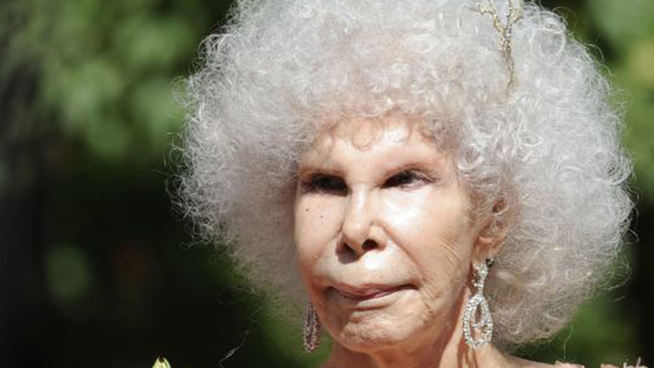 La duquesa de Alba permanece en su casa acompañada de su marido y sus hijos