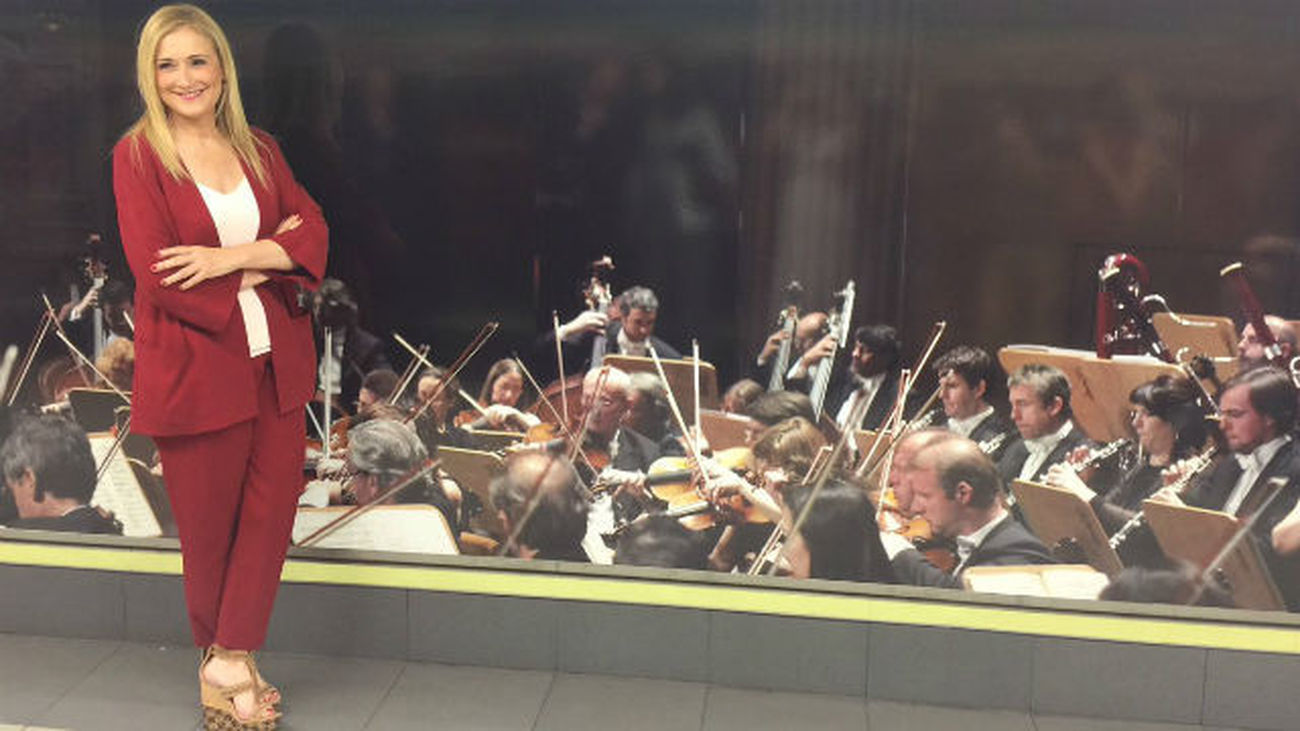 La estación de Metro de Opera, con imágenes del Teatro Real y vestidos de óperas famosas