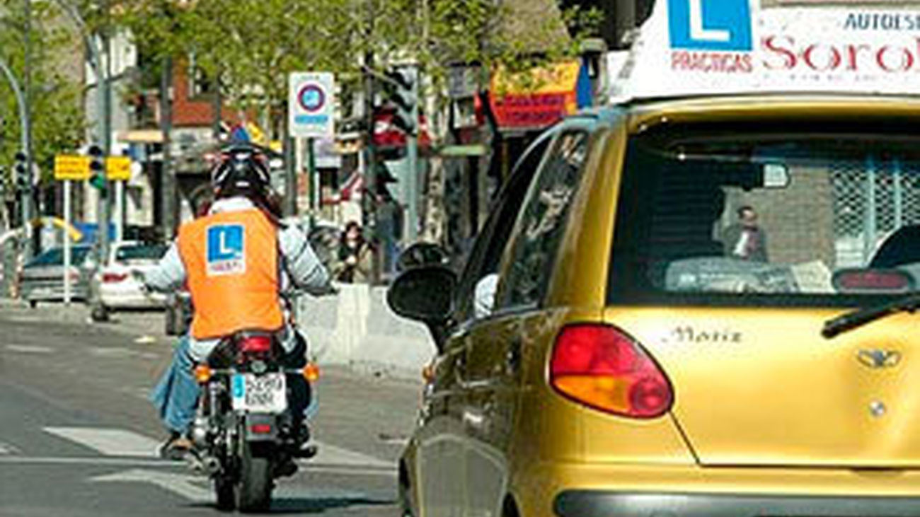Los examinadores del carné de conducir van a la huelga por las agresiones que sufren de los alumnos