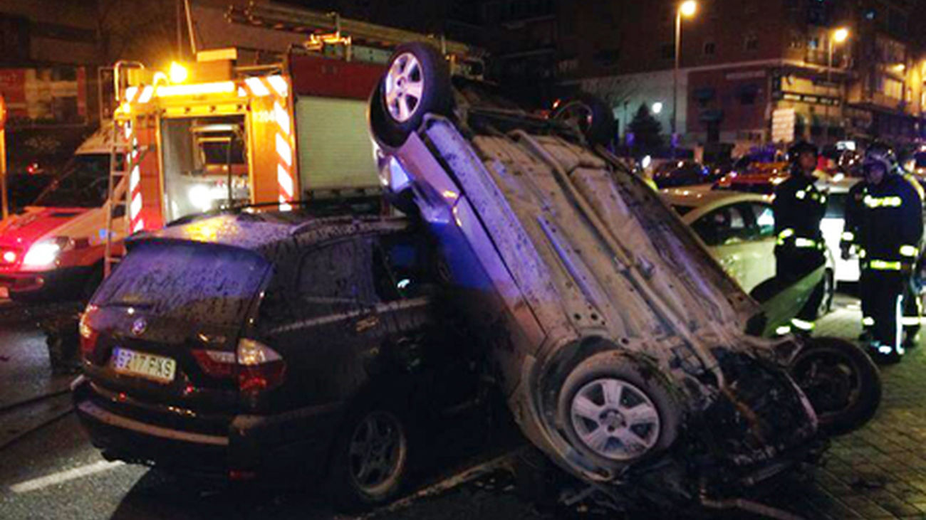 Un joven de 19 años herido grave tras caer con su vehículo desde una altura de 10 metros en el centro de Madrid
