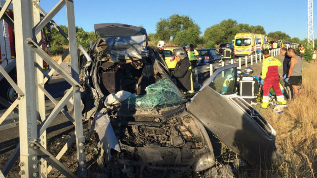 Dos heridos graves y uno leve al salirse de la carretera su vehículo en Pozuelo