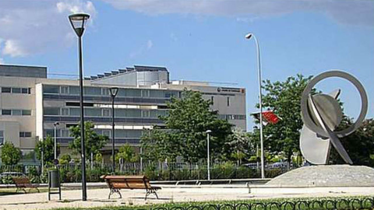 Un hombre aparece muerto en los jardines del hóspital de Fuenlabrada. Previamente había estado en Urgencias